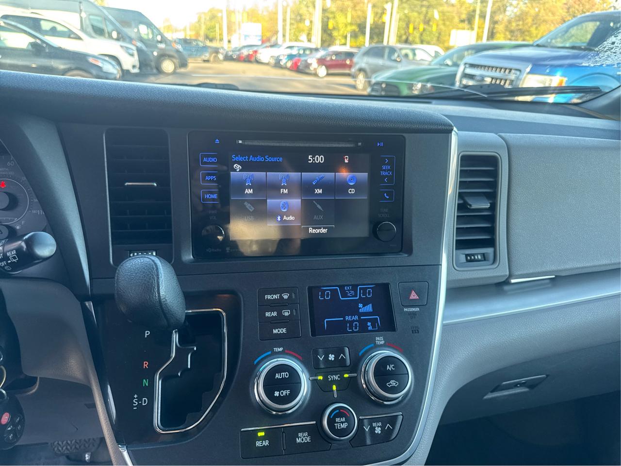 Toyota Sienna LE 7-Passenger AWD 2017
