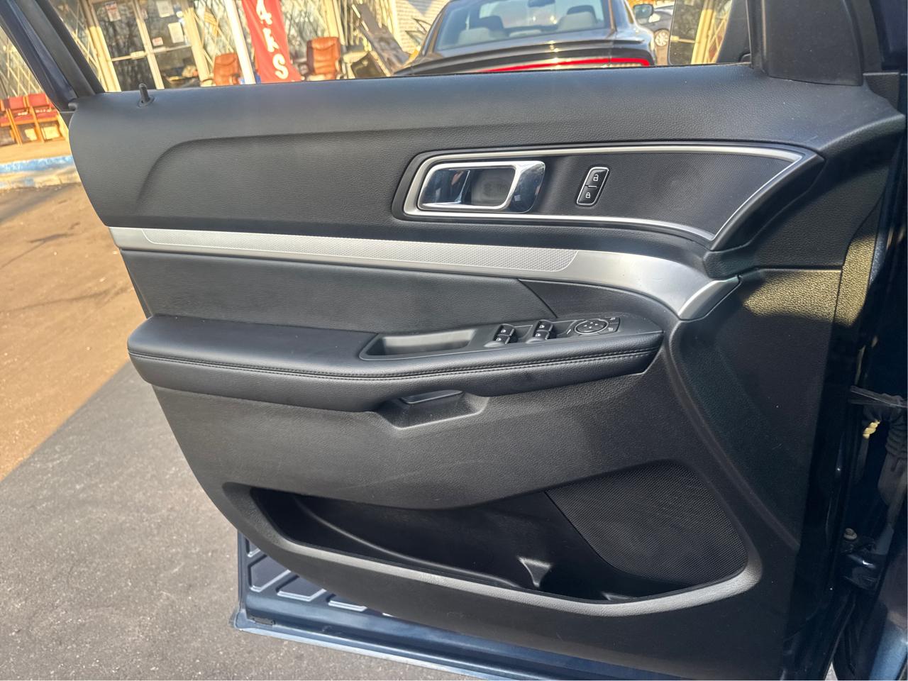 Ford Explorer 4dr XLT 4WD 2017