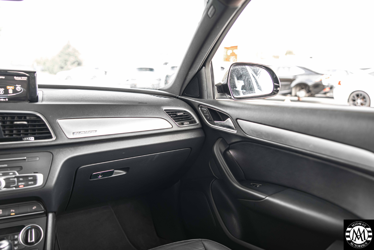 Audi Q3  2016 Audi Q3  2016