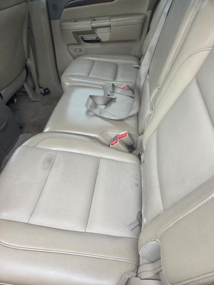 Nissan Armada SV 2WD 2014