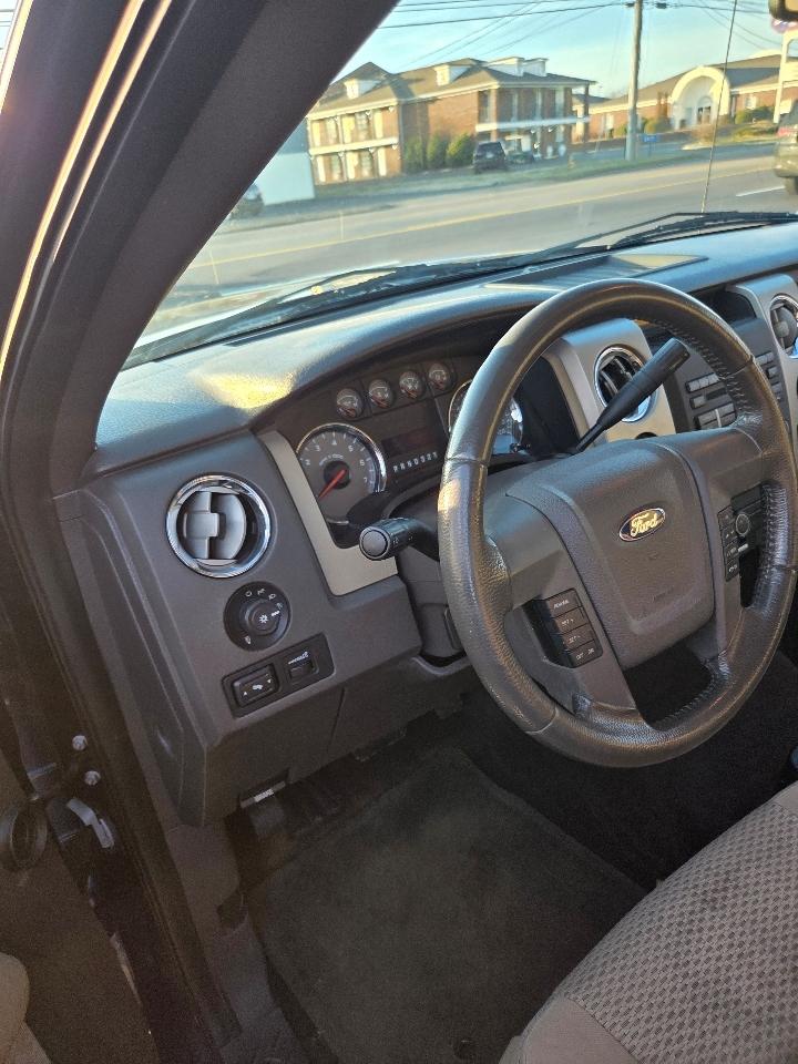 Ford F-150 XL SuperCab 8-ft. Bed 2WD 2010