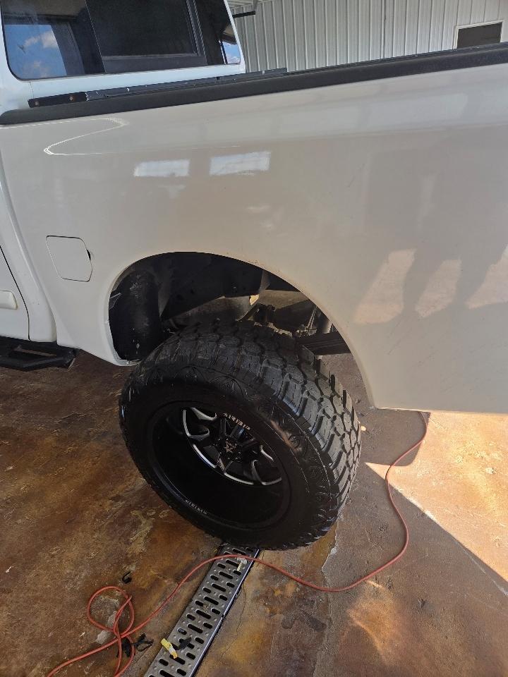 Nissan Titan S Crew Cab 4WD 2011