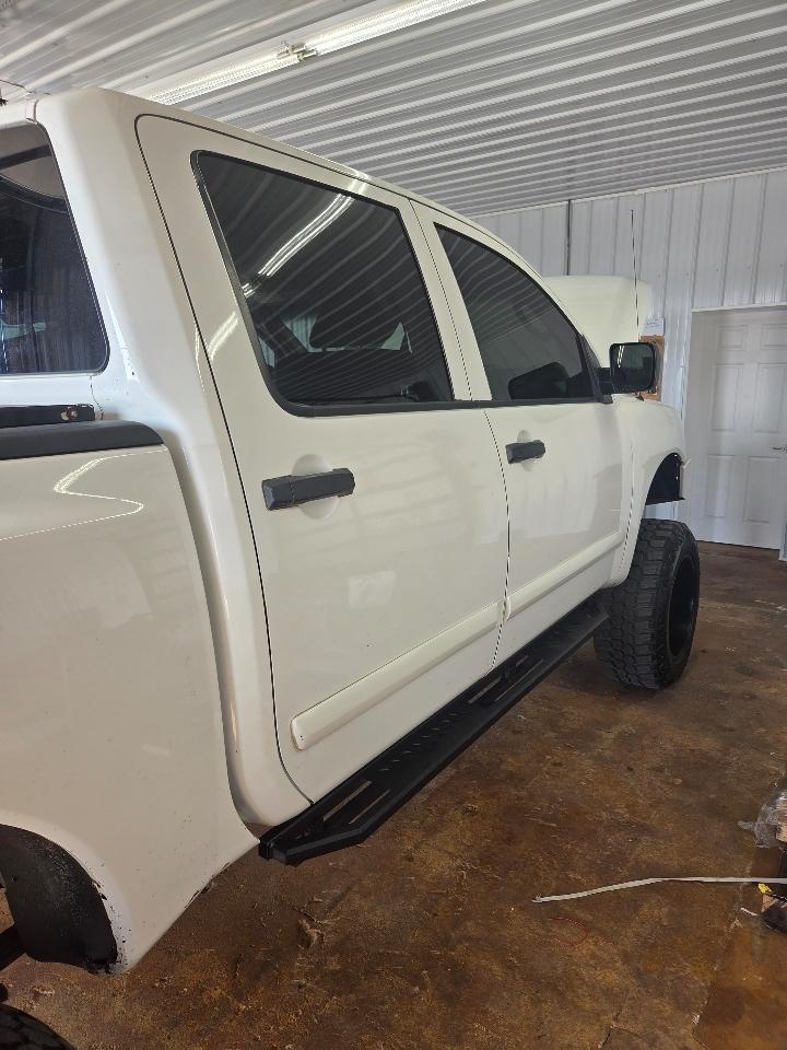 Nissan Titan S Crew Cab 4WD 2011