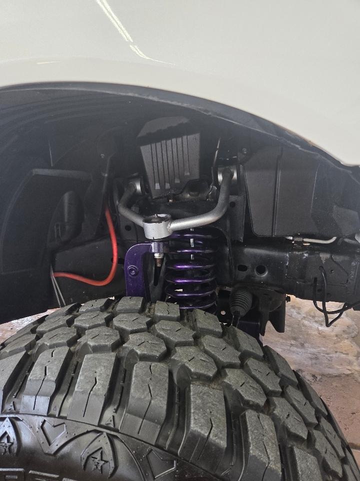 Nissan Titan S Crew Cab 4WD 2011