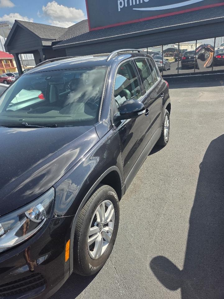 Volkswagen Tiguan S 2017