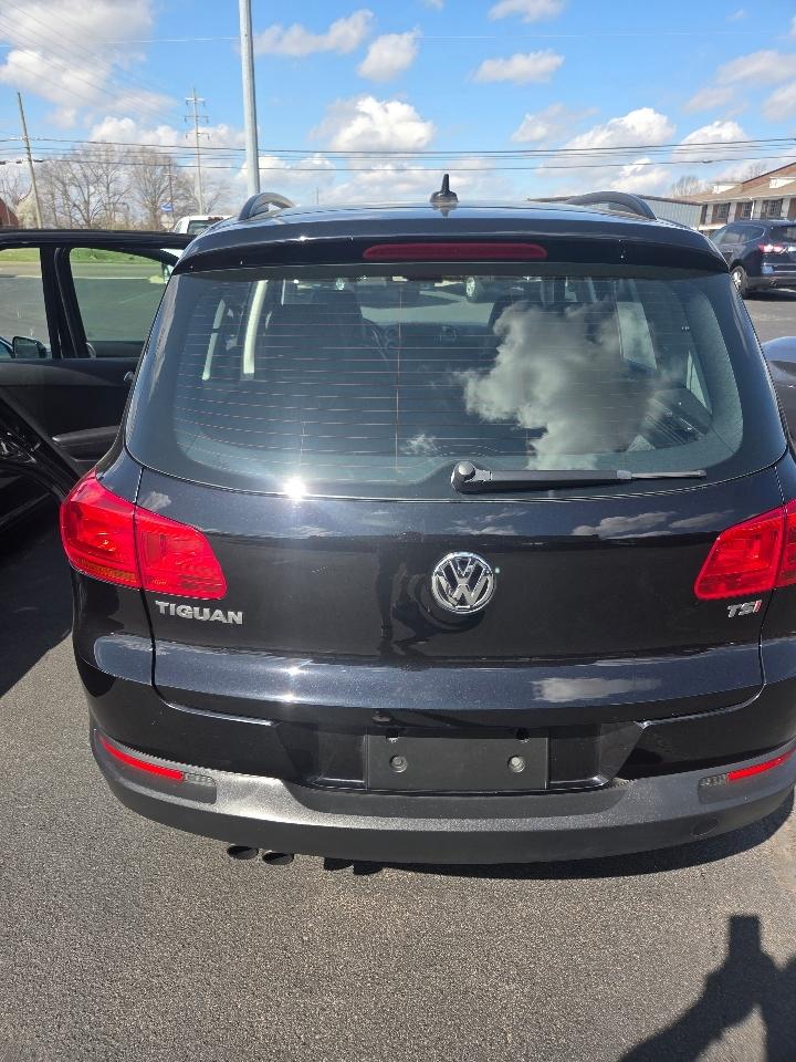 Volkswagen Tiguan S 2017