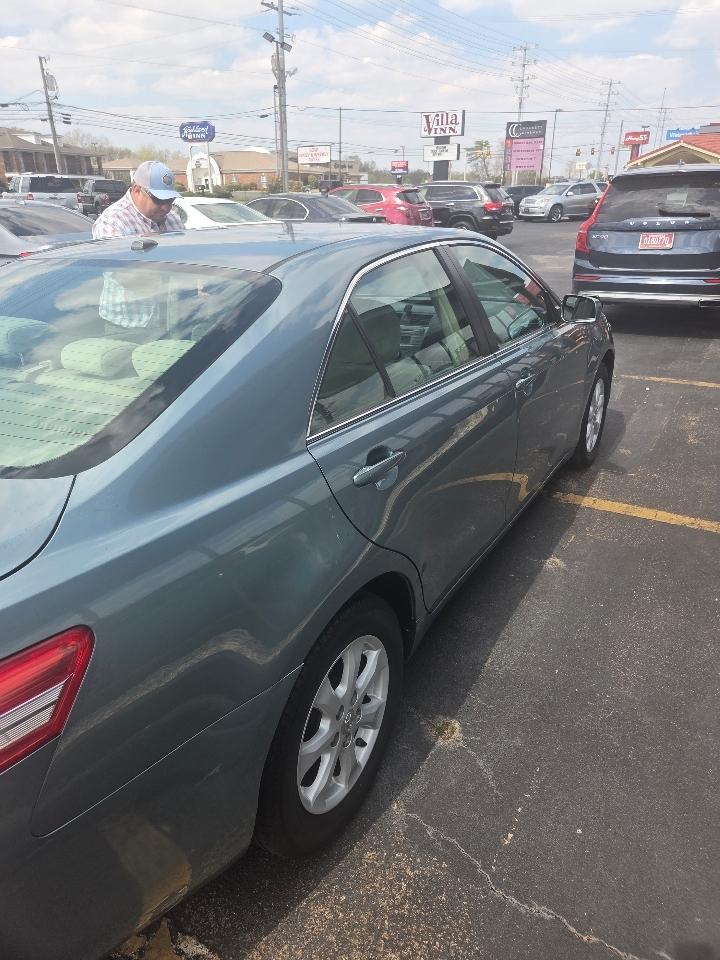 Toyota Camry SE 6-Spd MT 2010