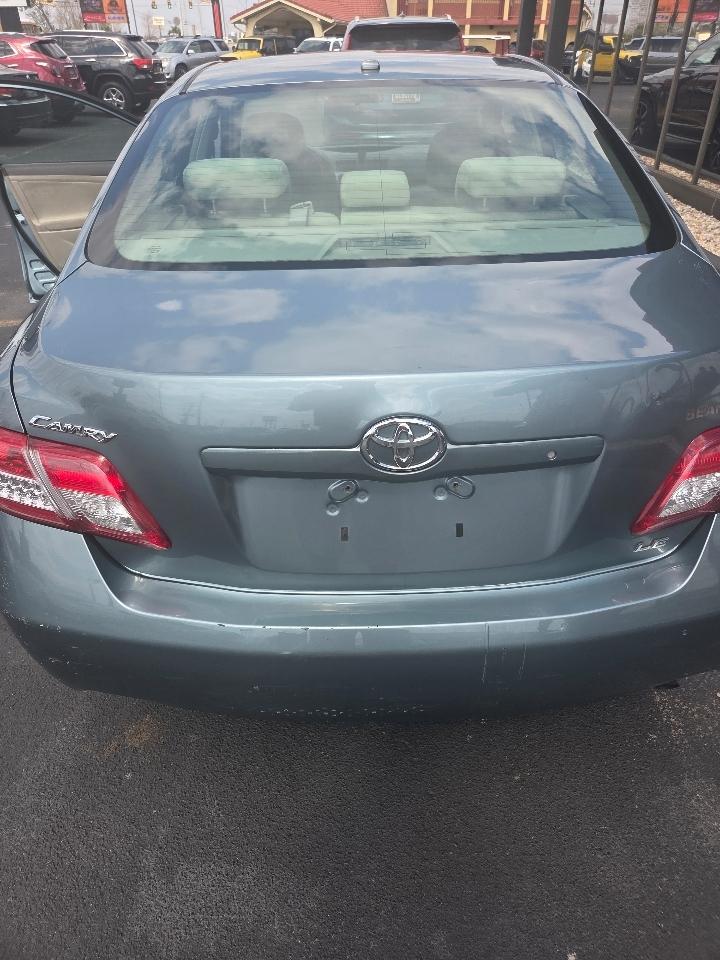 Toyota Camry SE 6-Spd MT 2010