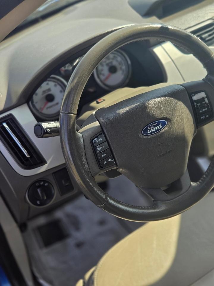 Ford Focus SEL Sedan 2011