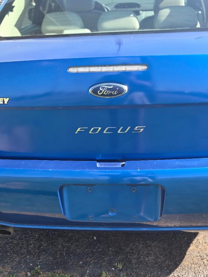 Ford Focus SEL Sedan 2011