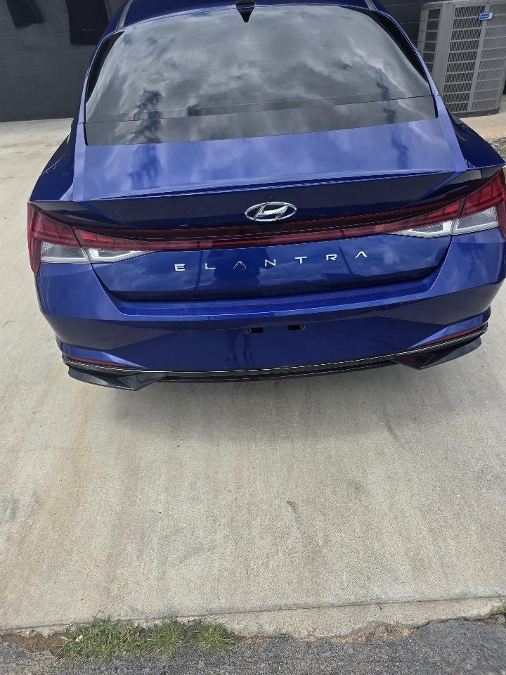 Hyundai Elantra  2021