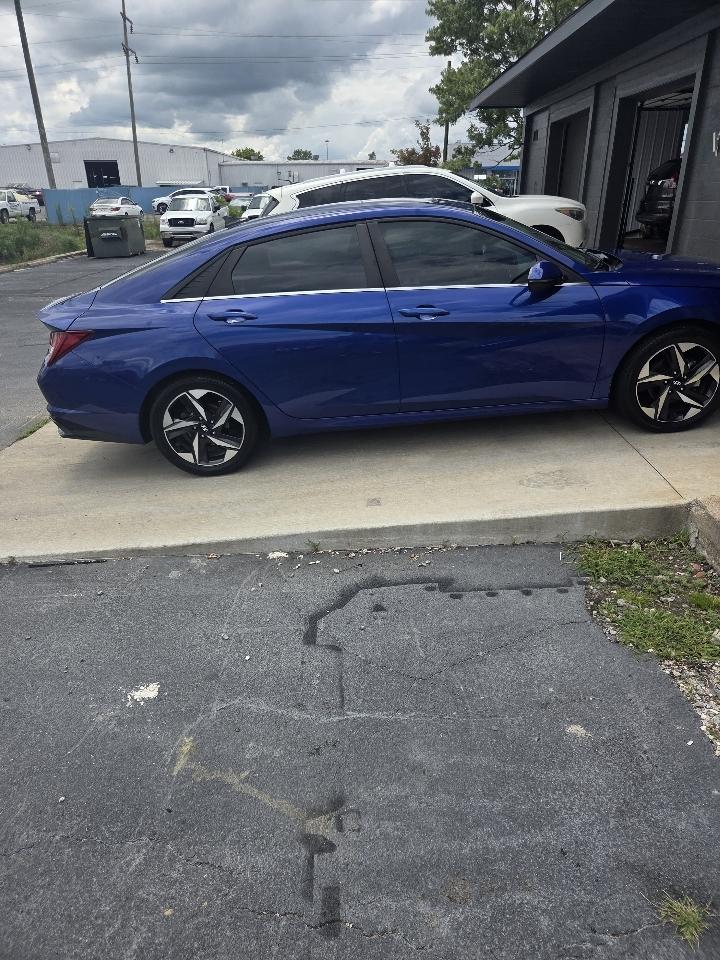 Hyundai Elantra  2021