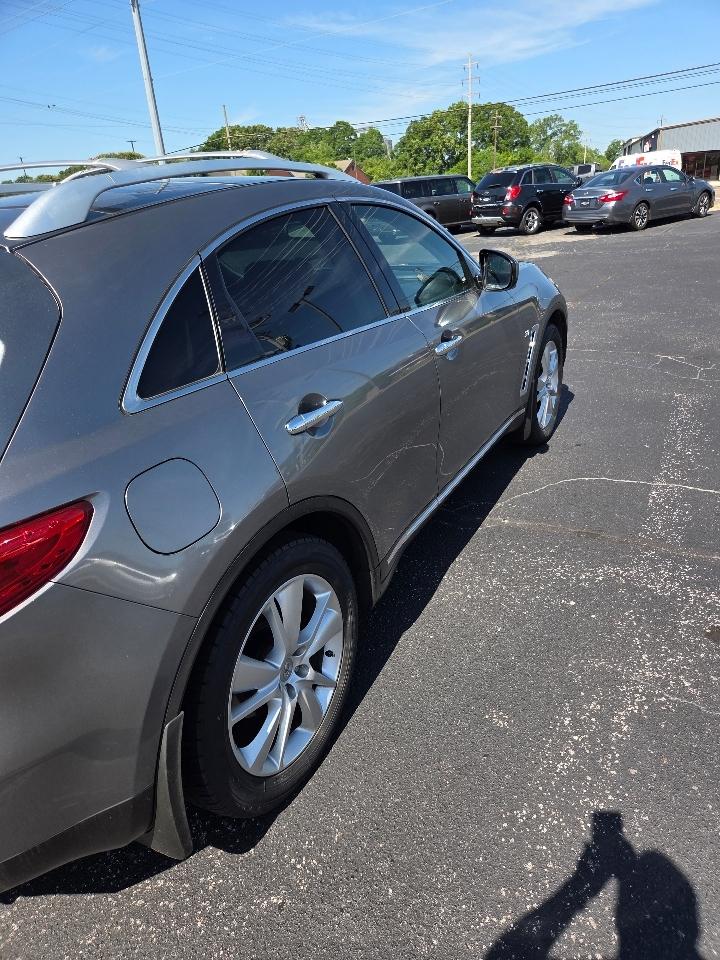 Infiniti QX70  2014