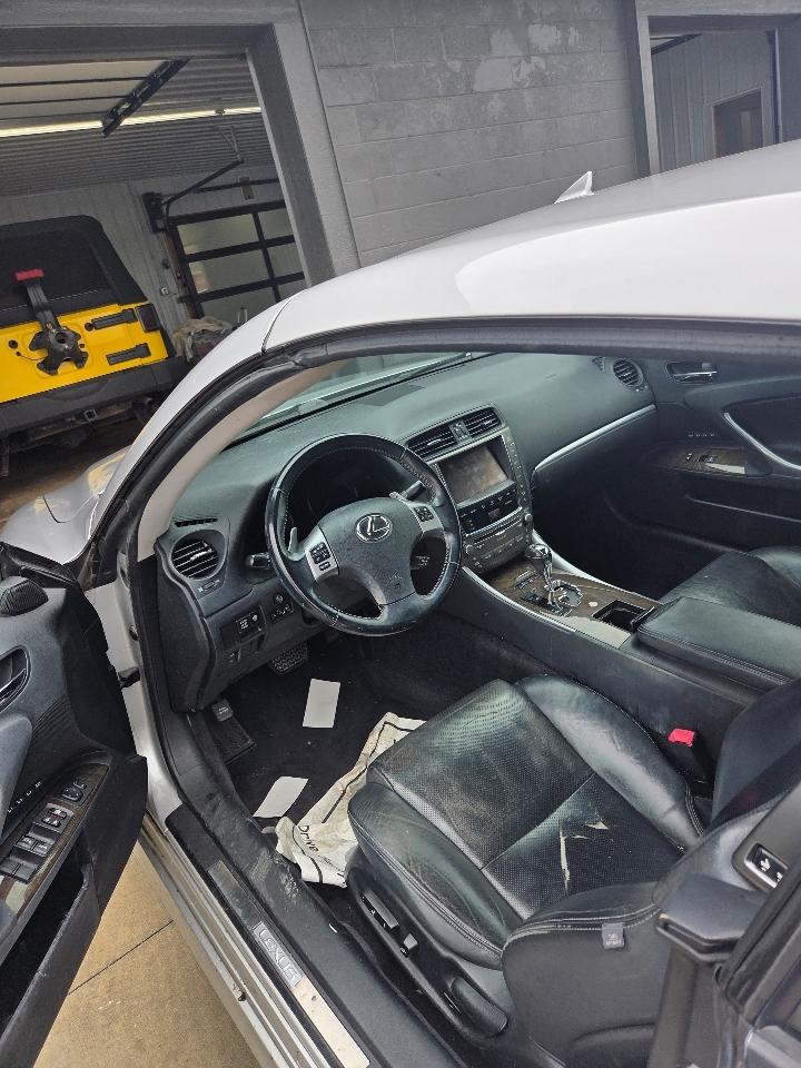 Lexus IS C 250 2011