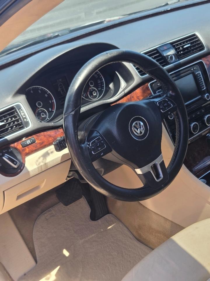 Volkswagen Passat 2.5L SEL 2013