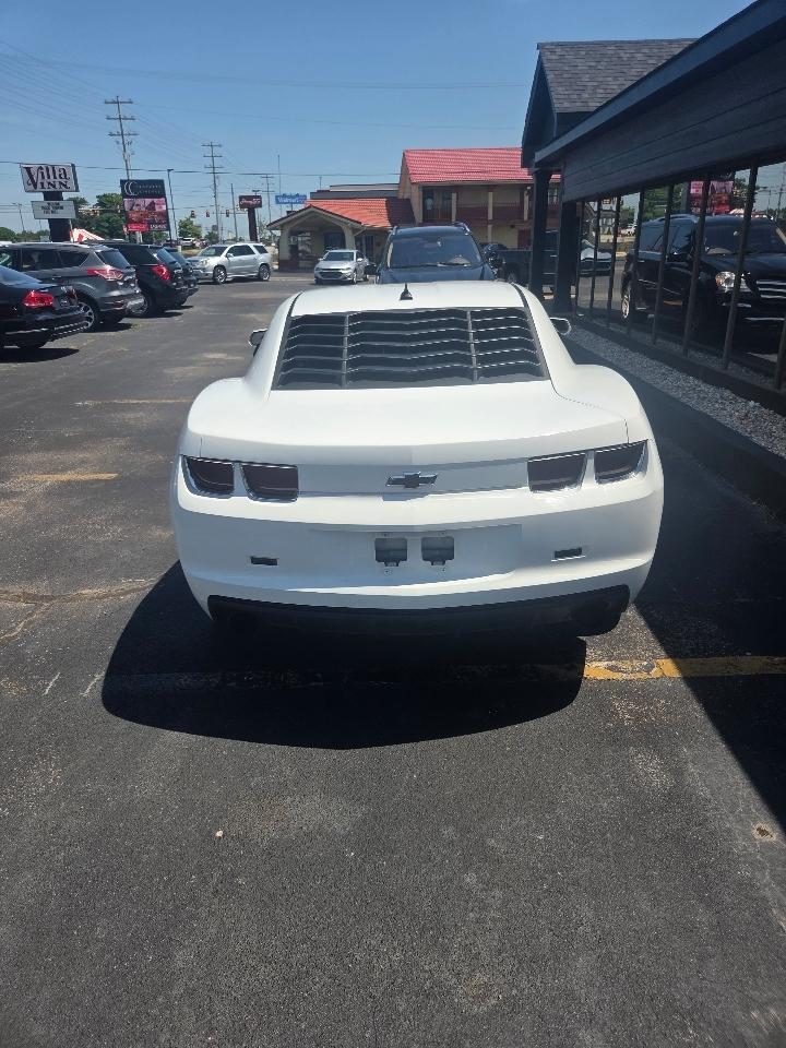 Chevrolet Camaro LS Coupe 2011