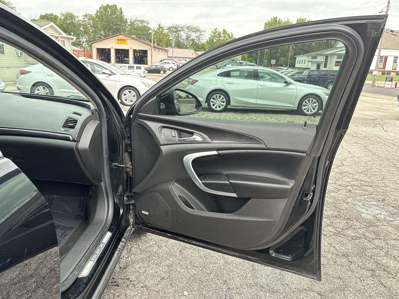 Buick Regal 4dr Sdn Premium II FWD 2016