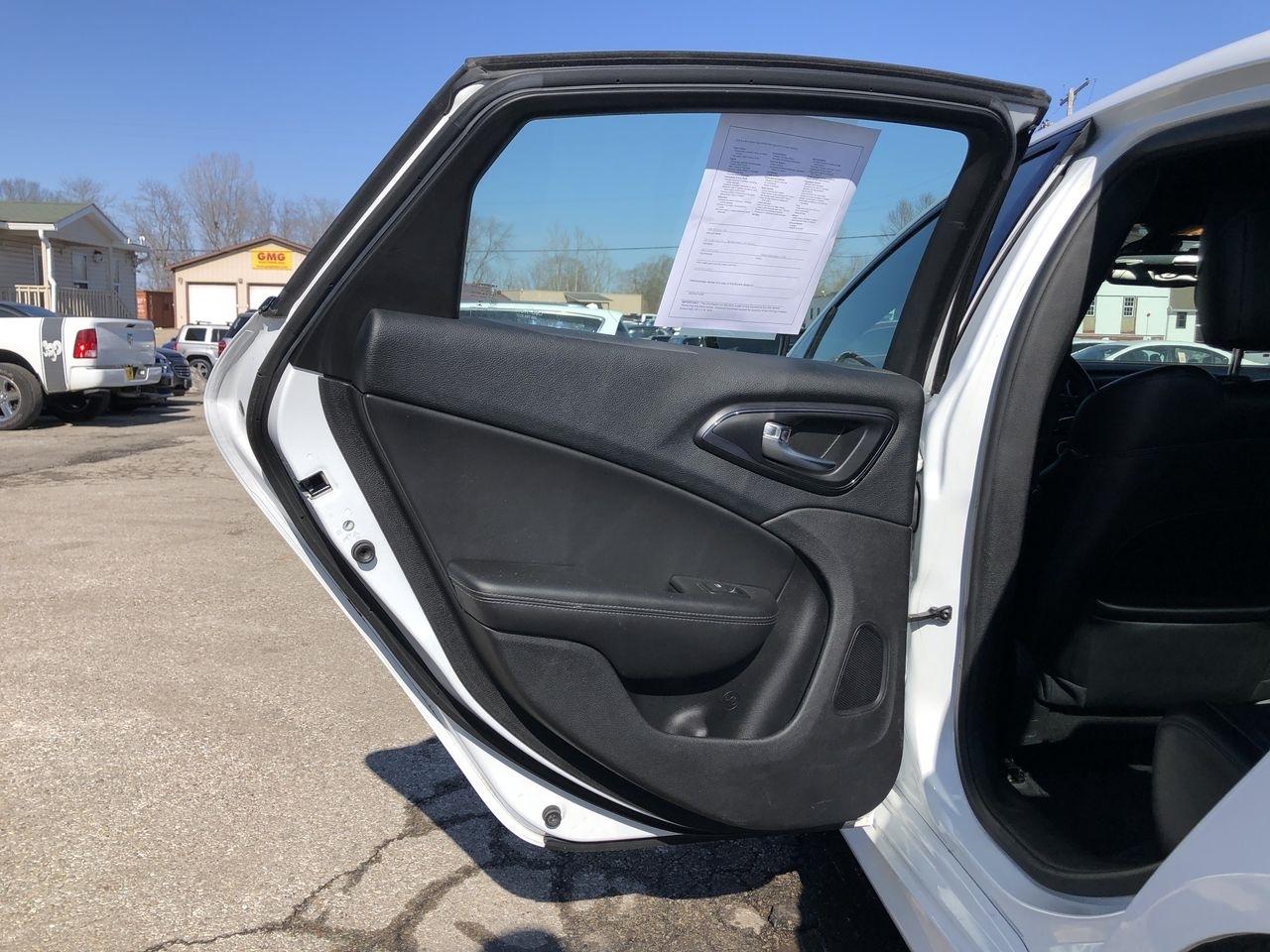 Chrysler 200 4dr Sdn S FWD 2016