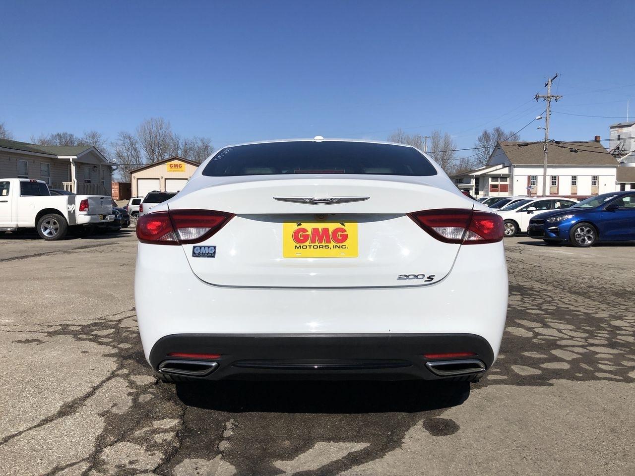 Chrysler 200 4dr Sdn S FWD 2016