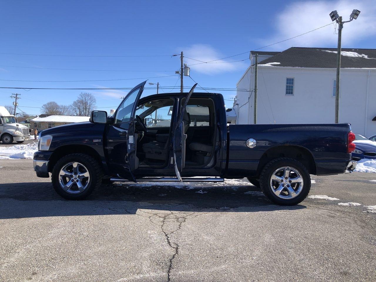 Dodge Ram 1500 4WD Quad Cab 140.5" SLT 2007