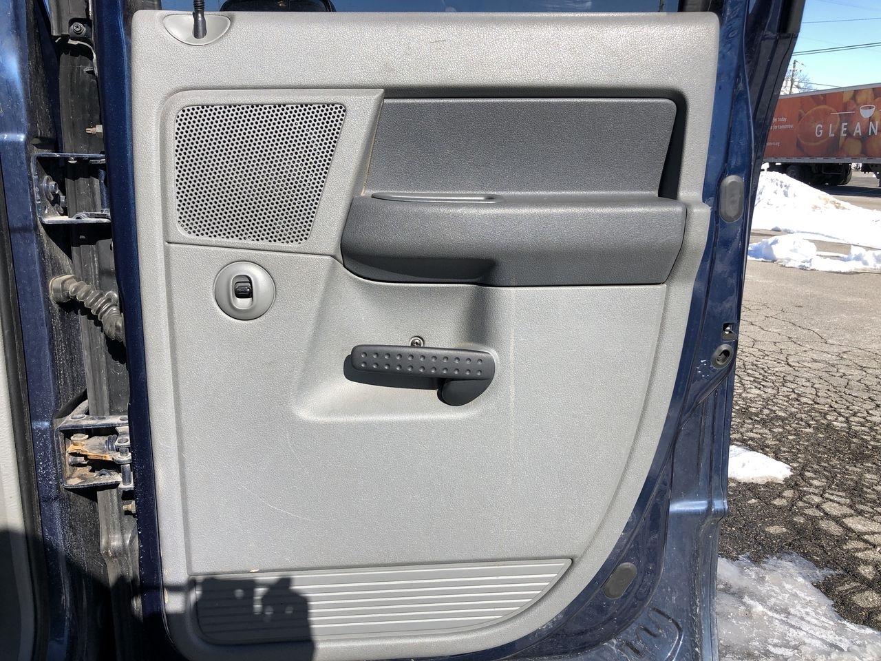 Dodge Ram 1500 4WD Quad Cab 140.5" SLT 2007