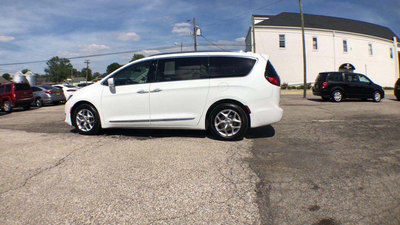 Chrysler Pacifica Touring L FWD 2018
