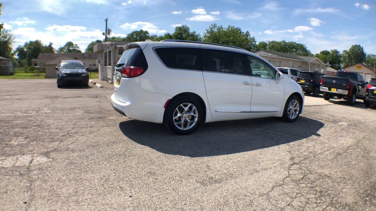 Chrysler Pacifica Touring L FWD 2018