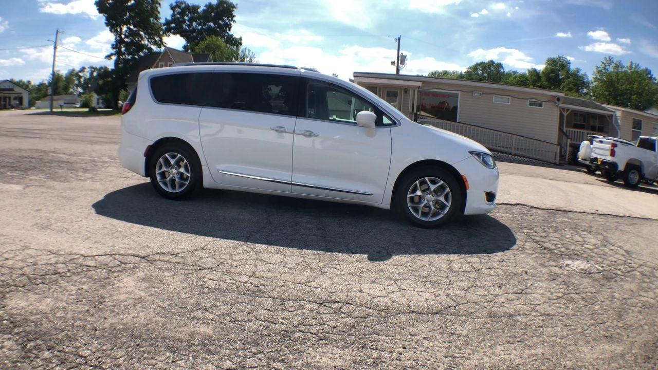 Chrysler Pacifica Touring L FWD 2018
