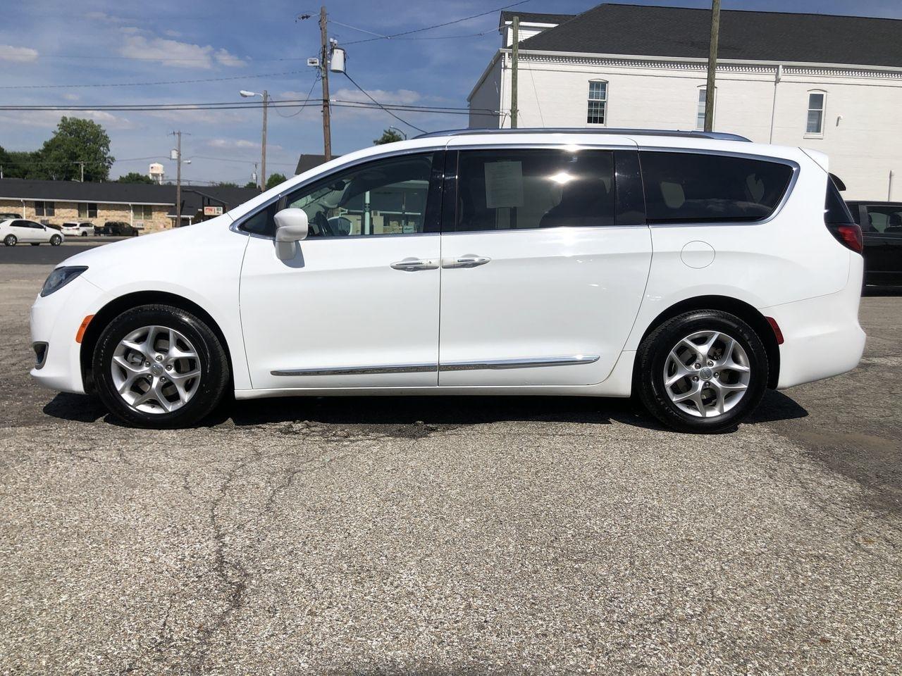 Chrysler Pacifica Touring L FWD 2018