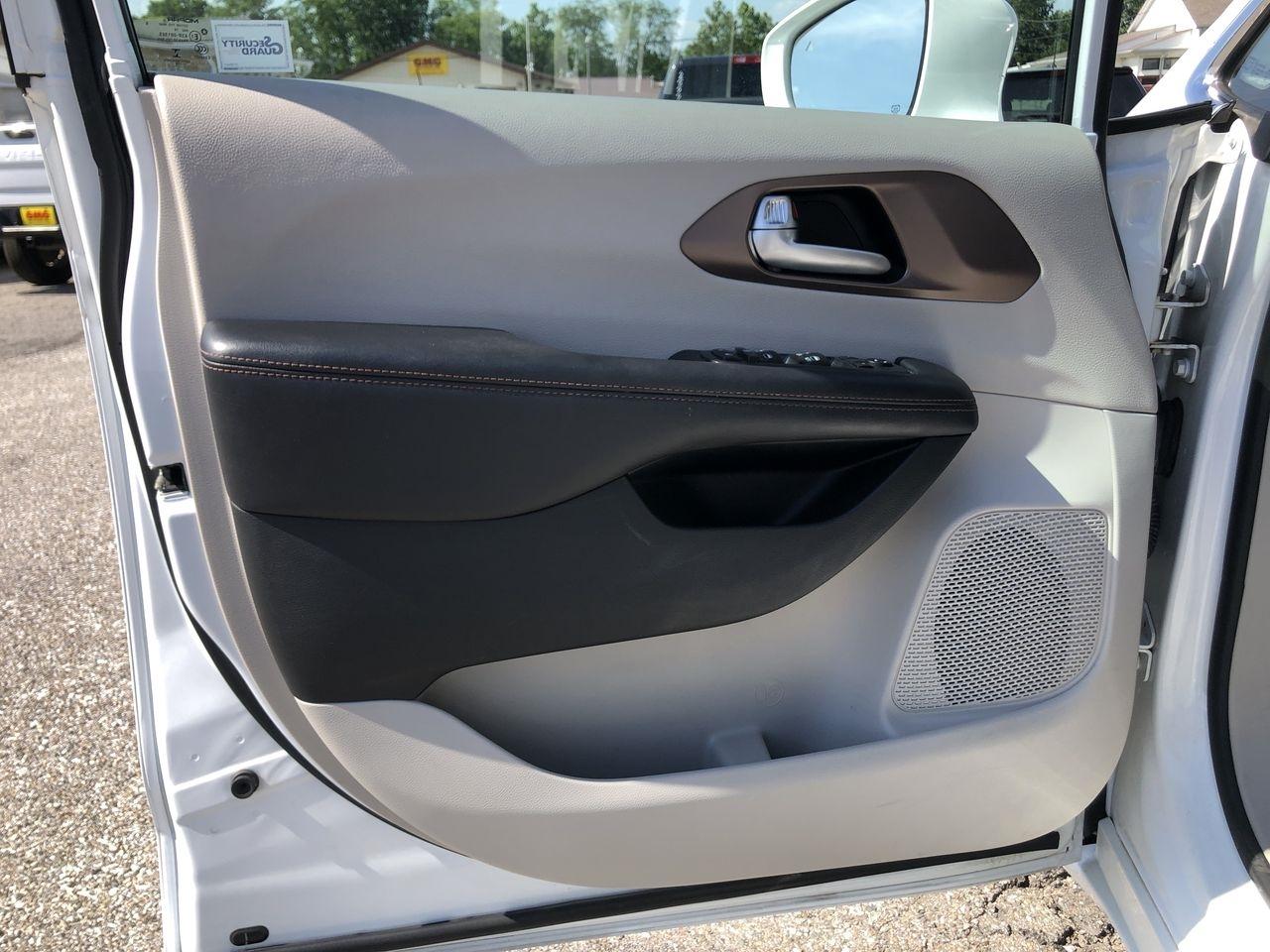 Chrysler Pacifica Touring L FWD 2018