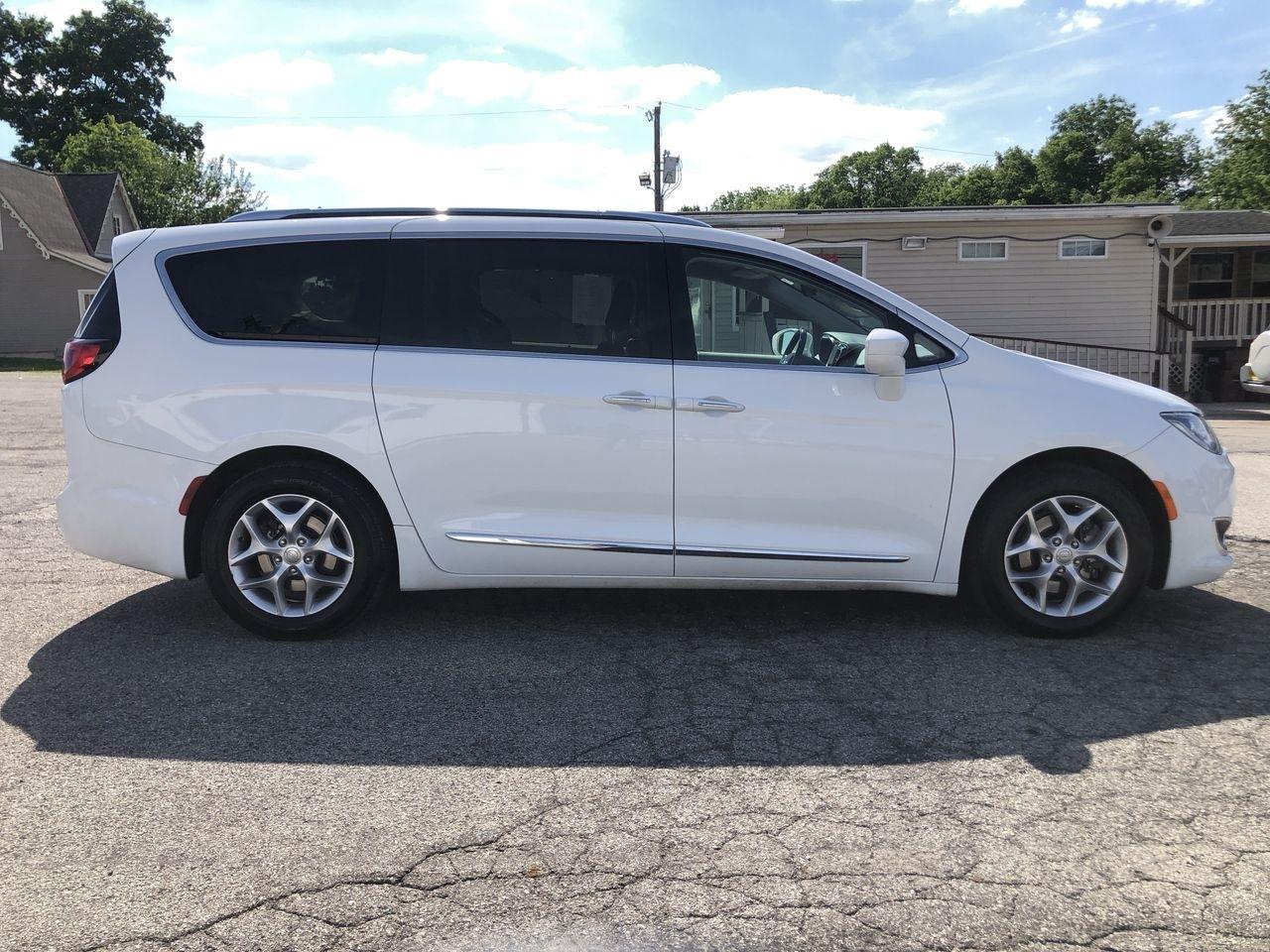 Chrysler Pacifica Touring L FWD 2018