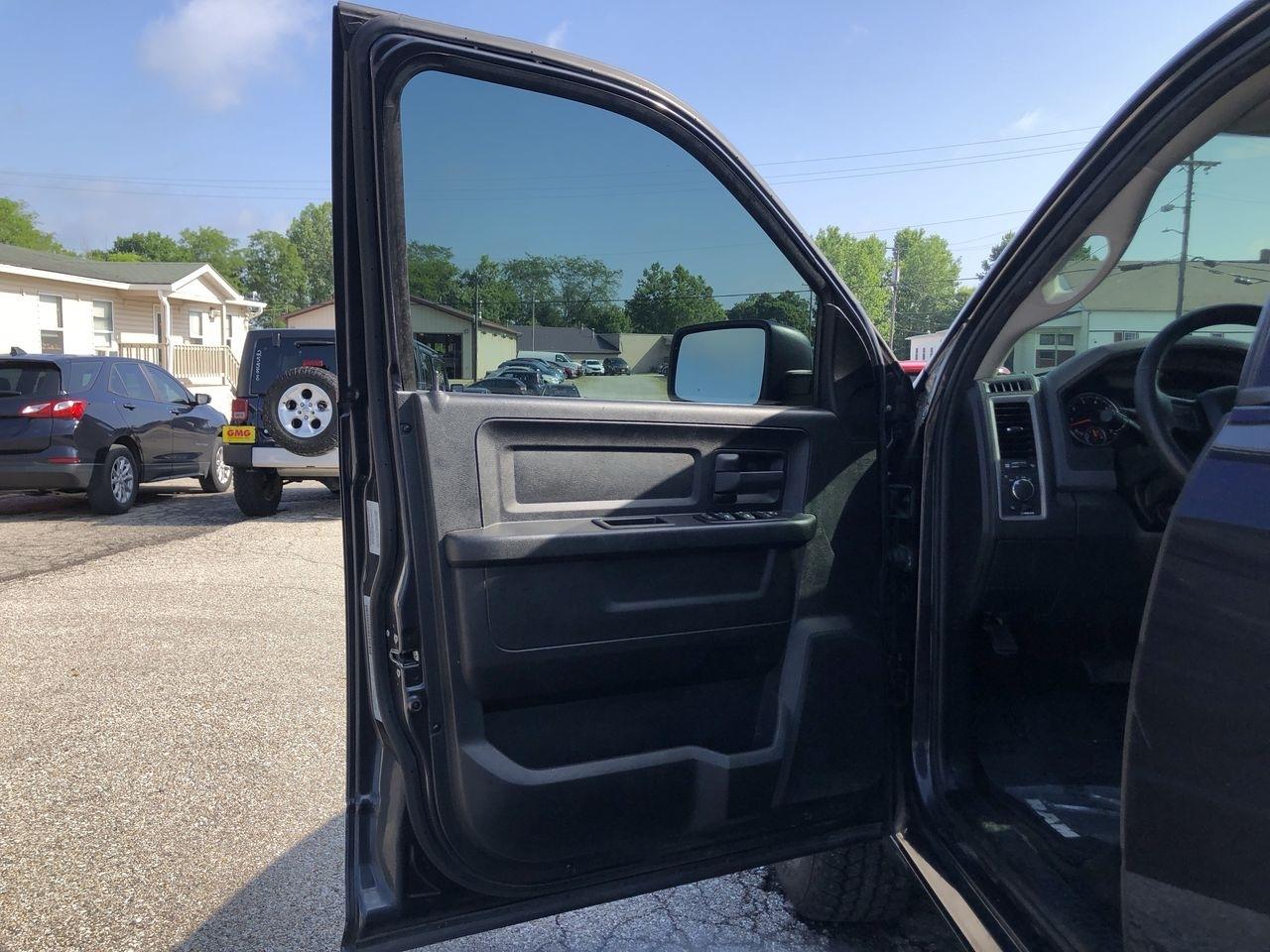RAM 1500 4WD Crew Cab 140.5" SSV 2015