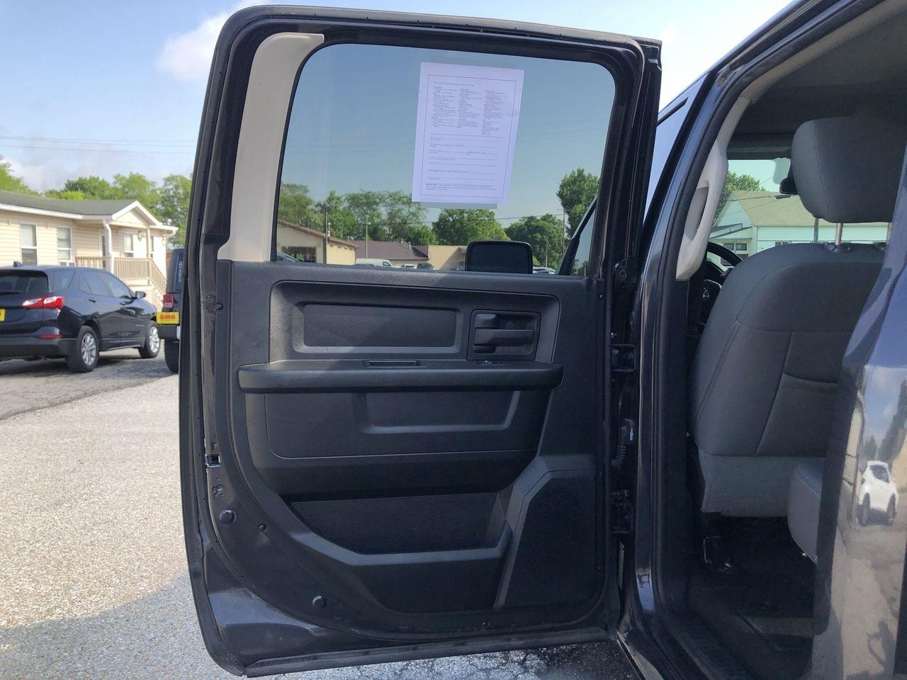 RAM 1500 4WD Crew Cab 140.5" SSV 2015
