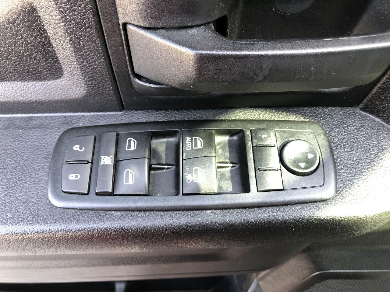 RAM 1500 4WD Crew Cab 140.5" SSV 2015