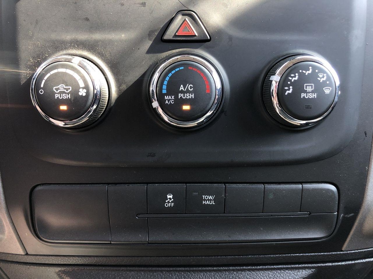 RAM 1500 4WD Crew Cab 140.5" SSV 2015