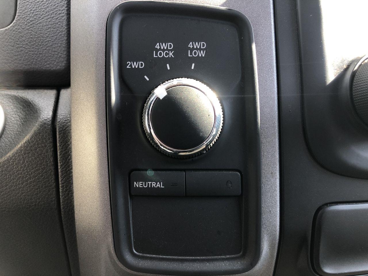 RAM 1500 4WD Crew Cab 140.5" SSV 2015