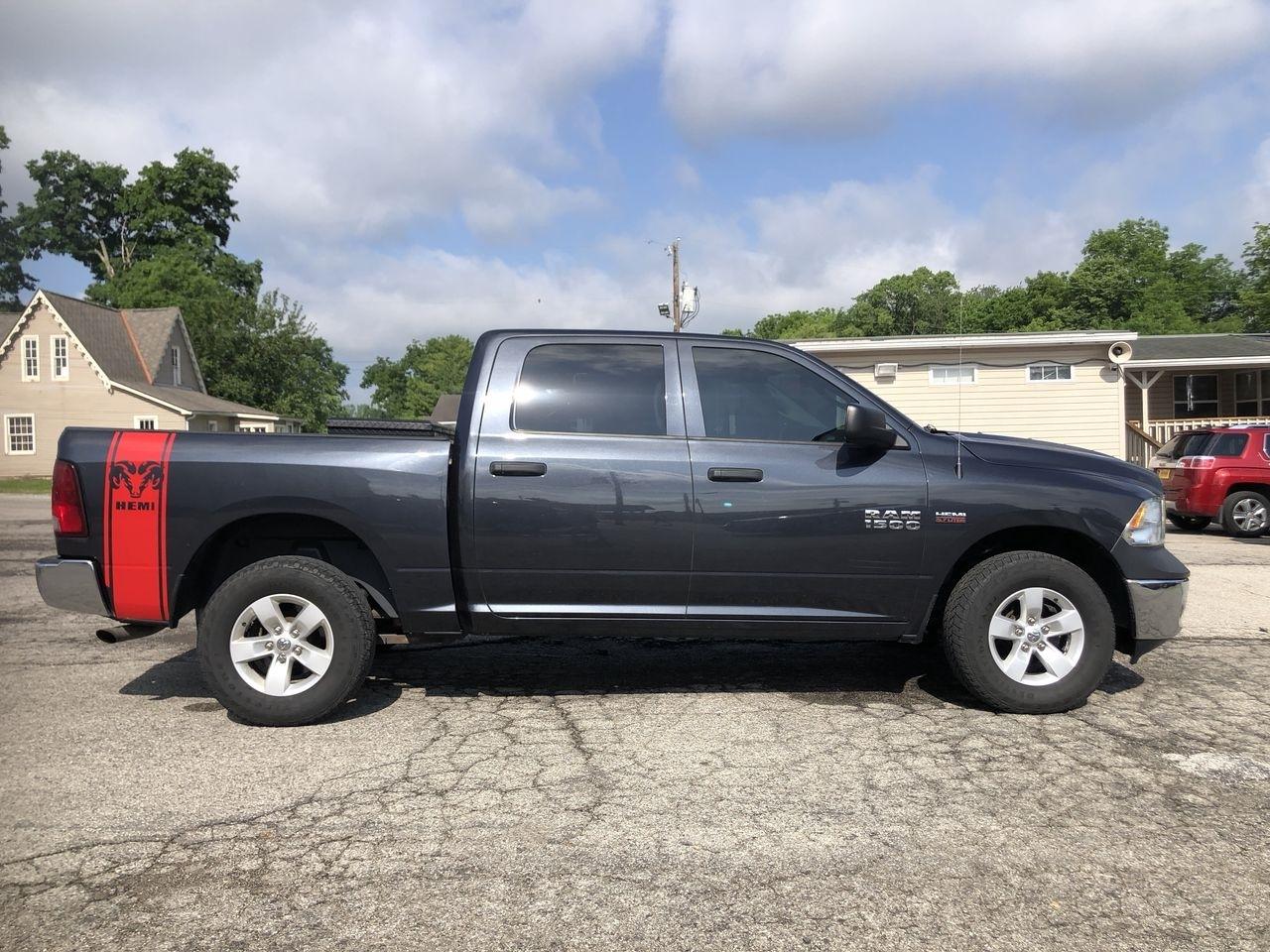 RAM 1500 4WD Crew Cab 140.5" SSV 2015