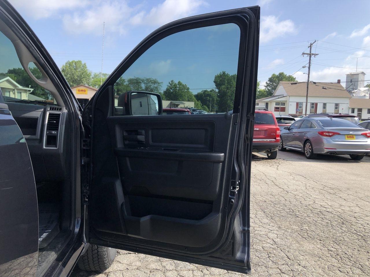 RAM 1500 4WD Crew Cab 140.5" SSV 2015