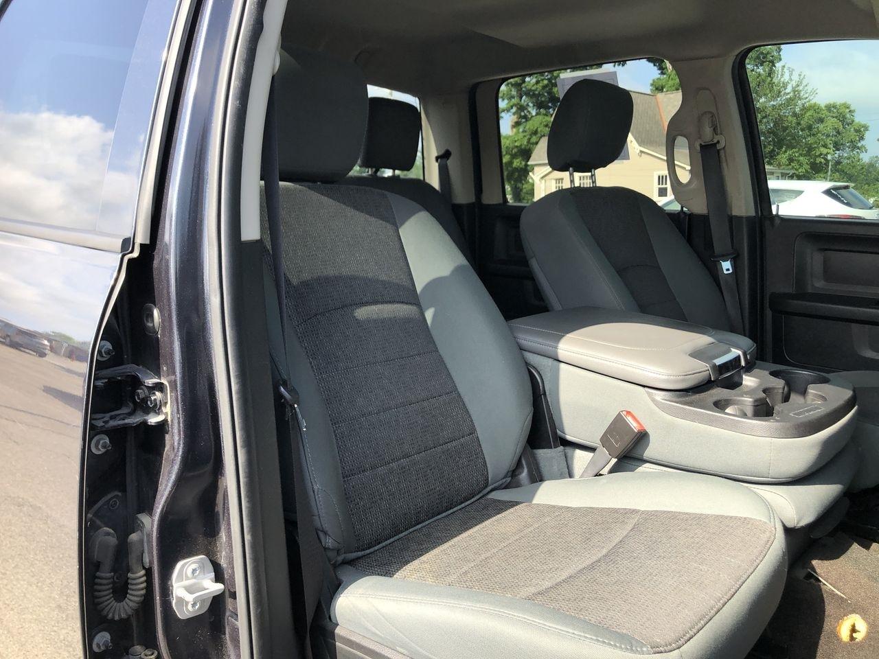 RAM 1500 4WD Crew Cab 140.5" SSV 2015