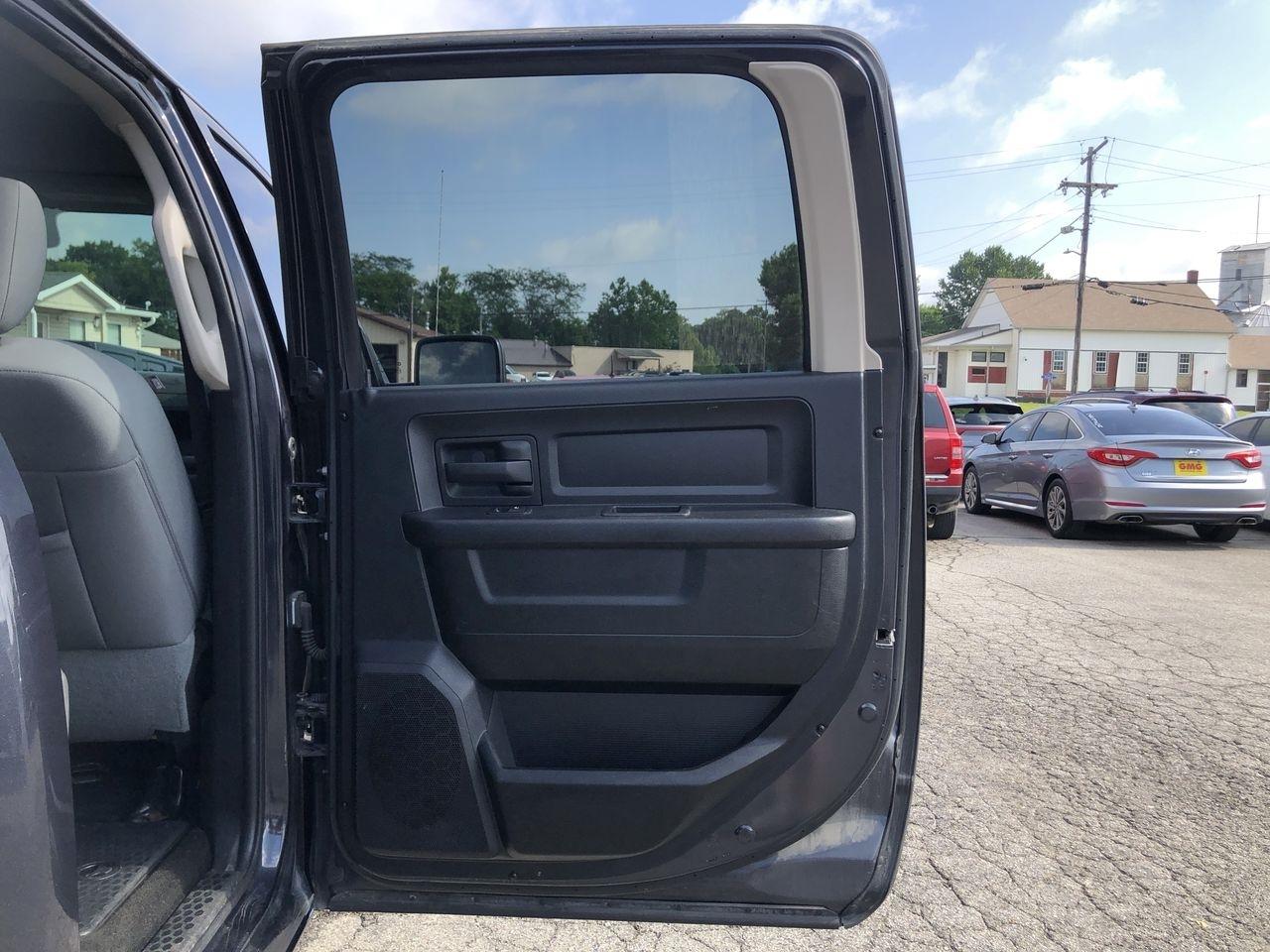 RAM 1500 4WD Crew Cab 140.5" SSV 2015