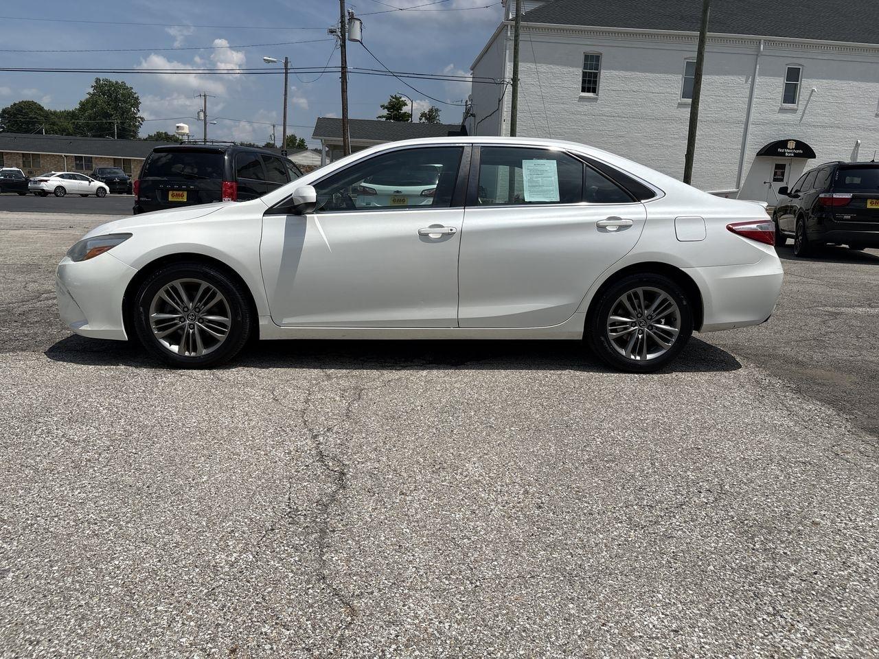 Toyota Camry 4dr Sdn I4 Auto XLE (Natl) 2015