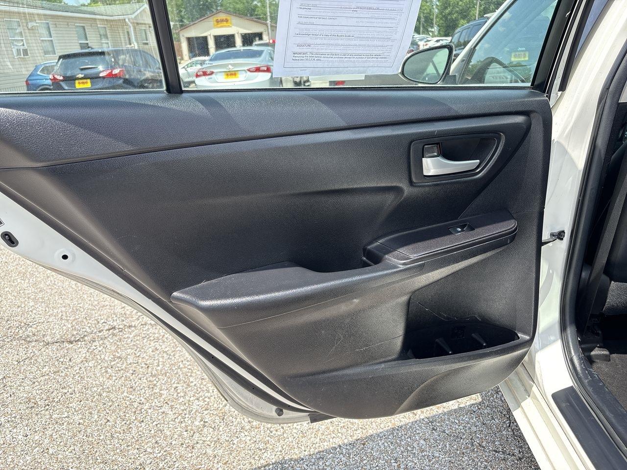Toyota Camry 4dr Sdn I4 Auto XLE (Natl) 2015