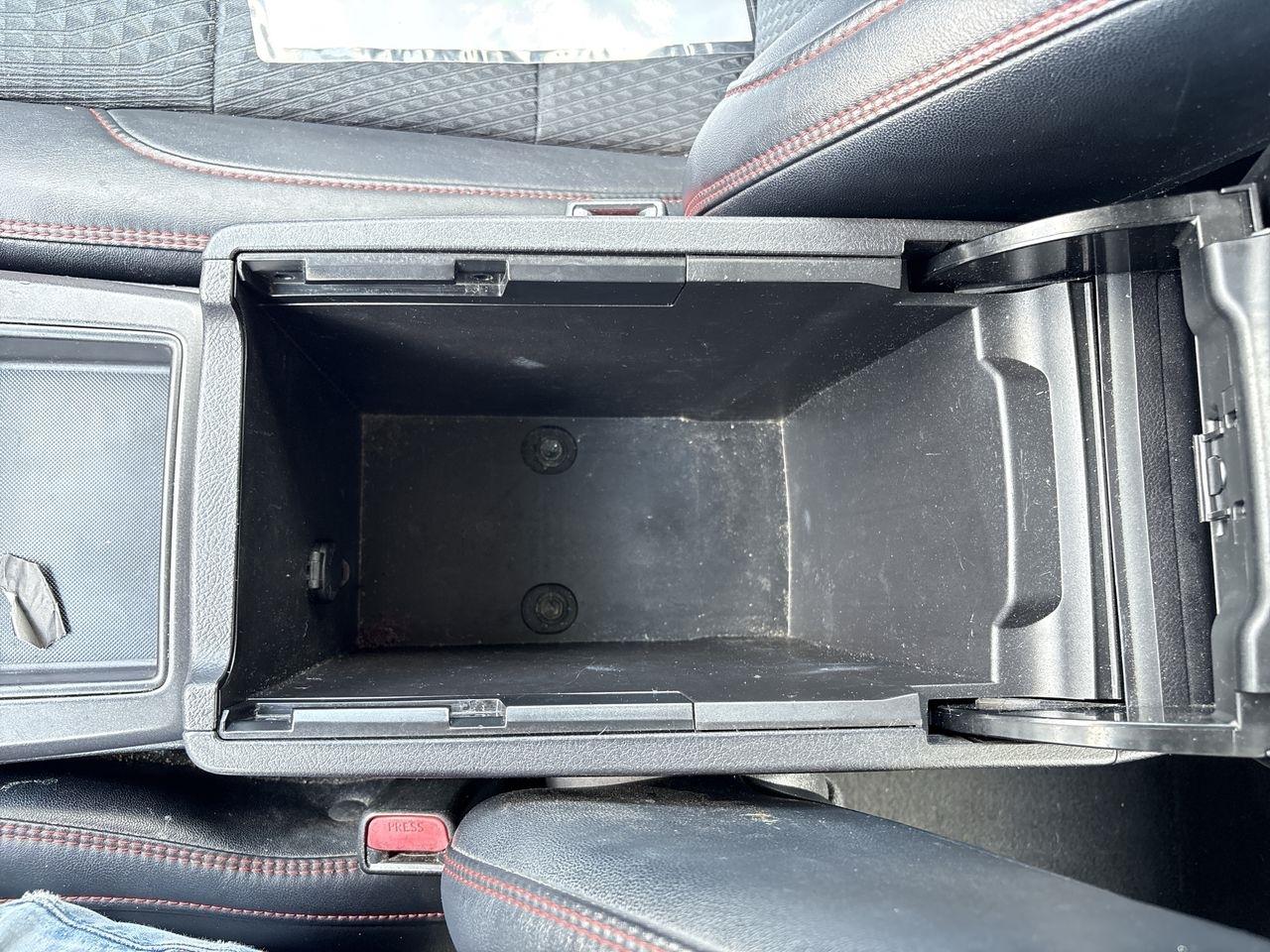 Toyota Camry 4dr Sdn I4 Auto XLE (Natl) 2015