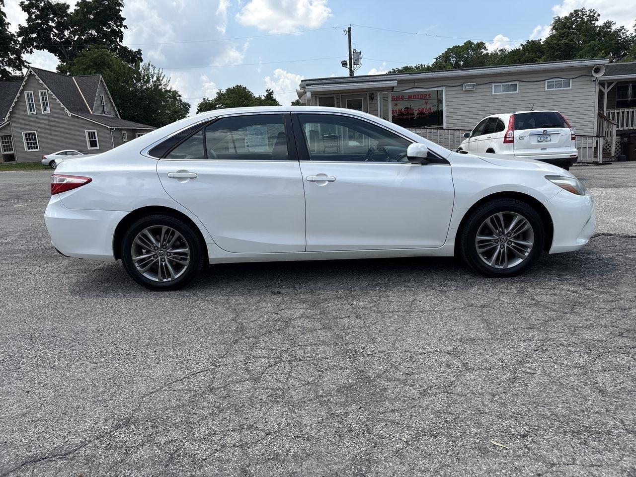 Toyota Camry 4dr Sdn I4 Auto XLE (Natl) 2015