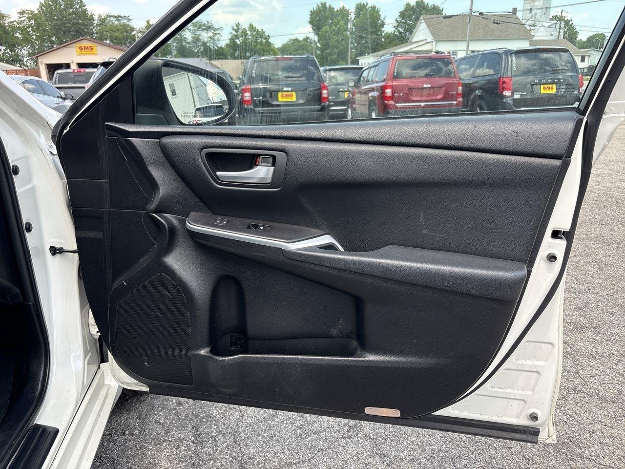 Toyota Camry 4dr Sdn I4 Auto XLE (Natl) 2015