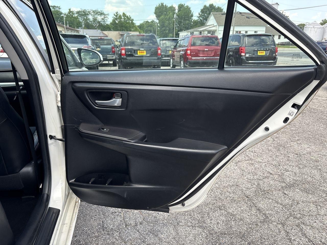 Toyota Camry 4dr Sdn I4 Auto XLE (Natl) 2015