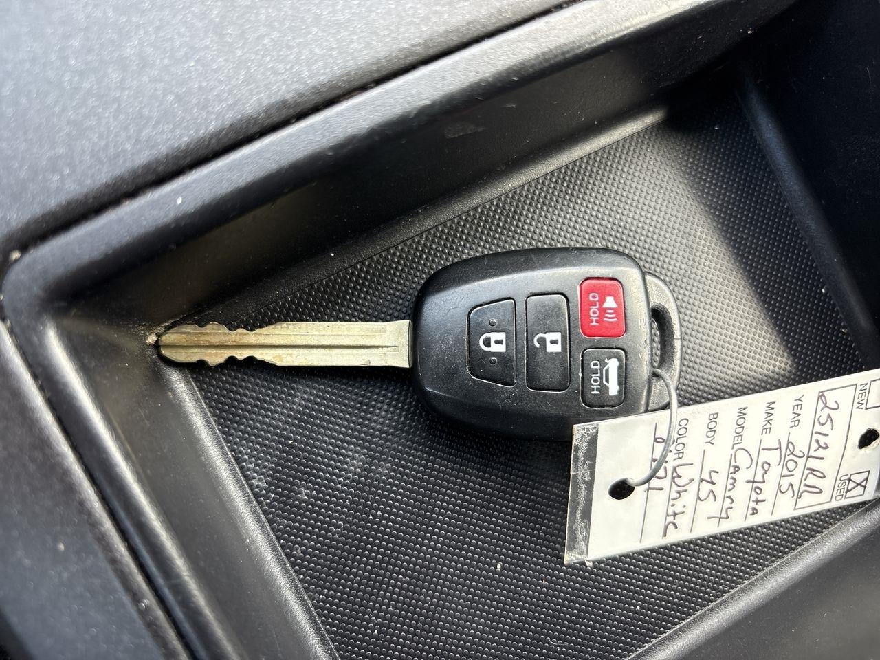 Toyota Camry 4dr Sdn I4 Auto XLE (Natl) 2015