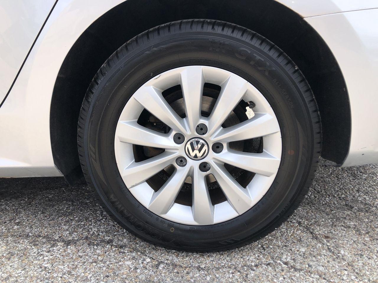Volkswagen Passat 4dr Sdn 2.5L Manual S PZEV 2013