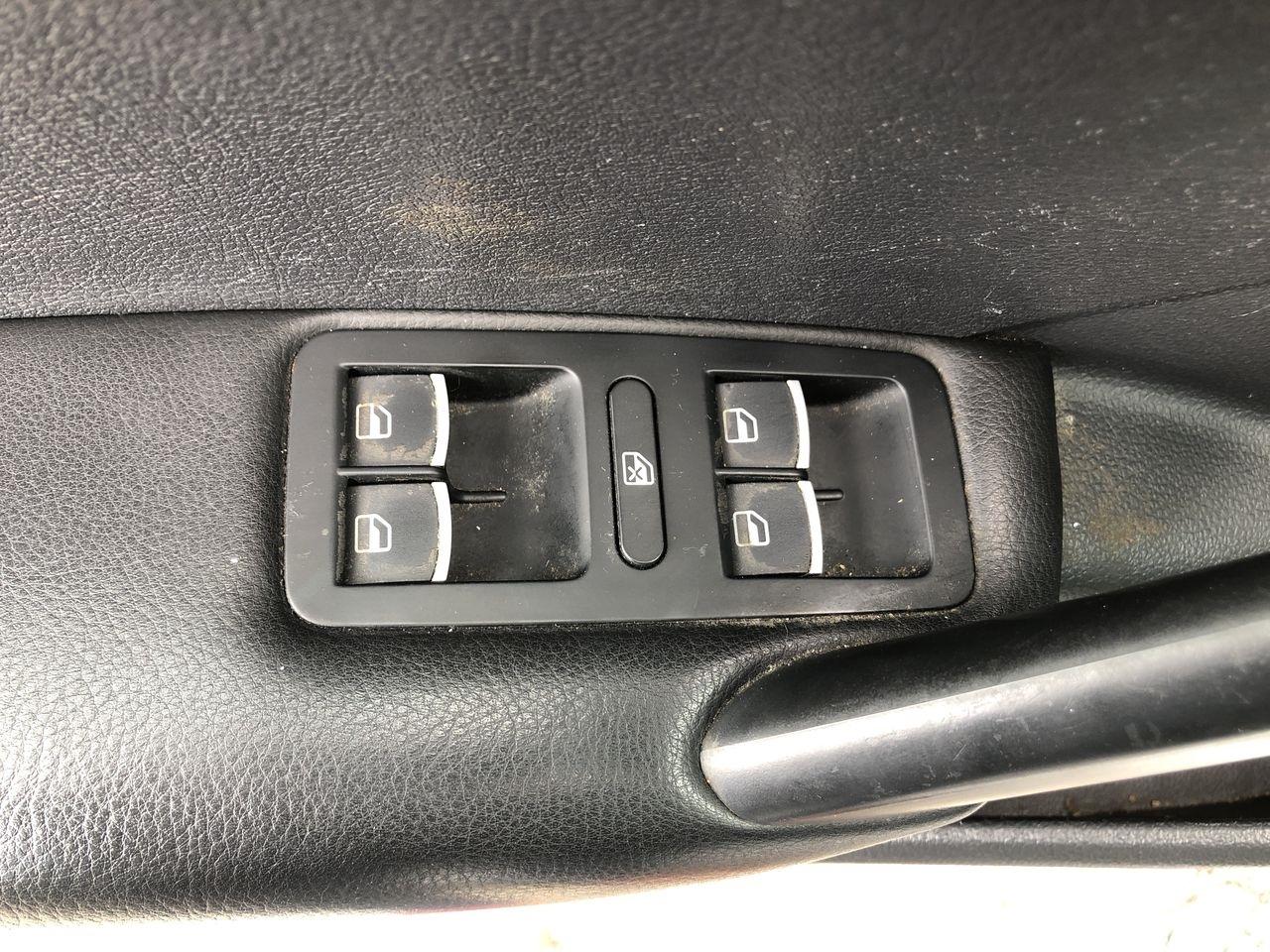 Volkswagen Passat 4dr Sdn 2.5L Manual S PZEV 2013