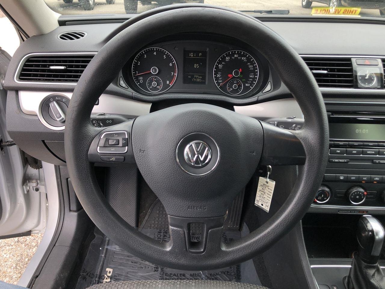 Volkswagen Passat 4dr Sdn 2.5L Manual S PZEV 2013